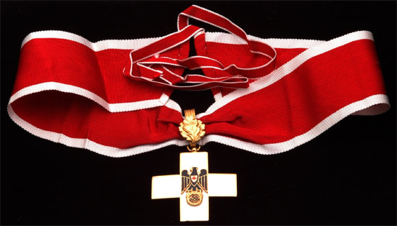 1937 German Red Cross 1st Class Neck Cross with Oakleaves