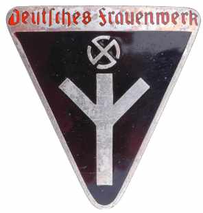 1933 Deutsches Frauenwerk first pattern non party member badge