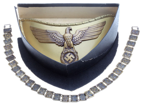 NSDAP Flag Bearer's Gorget: